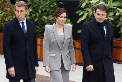 Alberto Núñez Feijóo, Isabel Díaz Ayuso, y Alfonso Fernández Mañueco, durante los actos del Día de la Constitución, en el Congreso de los Diputados.