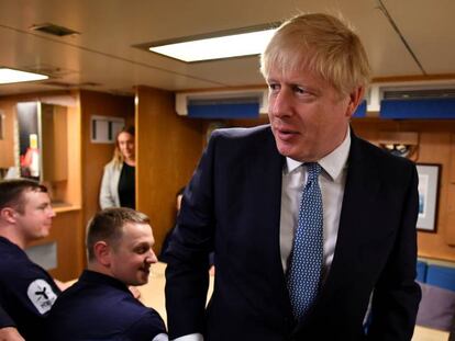 Boris Johnson, nesta segunda-feira, durante visita a uma base naval na Escócia.