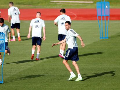 Sergio Busquets, durante un entrenamiento antes de enfermar.