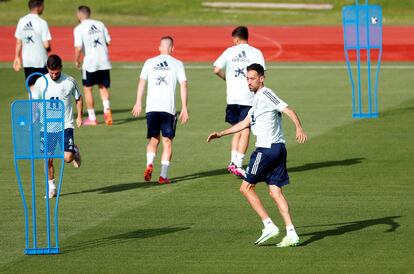 Sergio Busquets, durante un entrenamiento antes de enfermar.