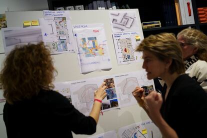 Bosch y su equipo, en su estudio en Madrid.