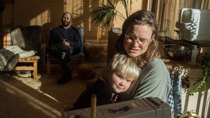 Jurre Antonisse y Jasmijn Twilt viven con su hijo Ole en una casa pequeña en Delft, Holanda. Su elección de este estilo de vida está impulsada por razones ecológicas.