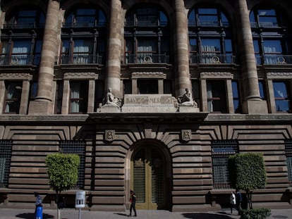 Fachada del Banco de México en el Centro Histórico de la Ciudad de México.