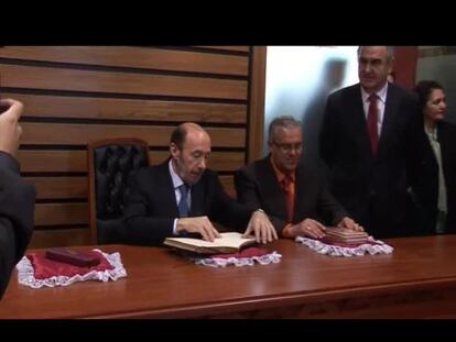 Rubalcaba recibido en Murcia al son de 'Sin tí no soy nada'