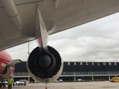 Avión de Norwegian en el aeropuerto de Barcelona.