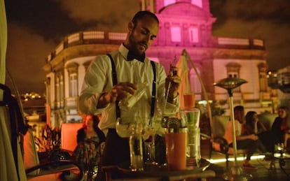 Bartender de La Azotea de Benito, en Las Palmas de Gran Canaria. 