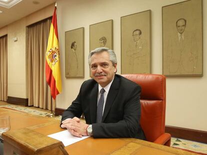 Alberto Fernández, candidato a la presidencia de Argentina, durante una conferencia en el Congreso de los Diputados, en Madrid.