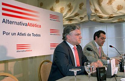 Miguel Garrido, a la izquierda, y José Luis Domínguez, en la presentación de Alternativa Atlética.