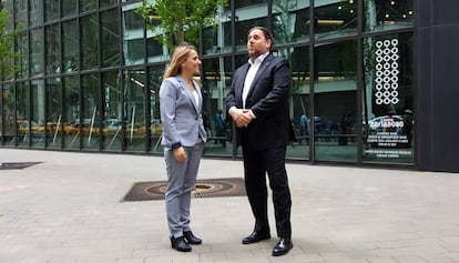 El vicepresident Junqueras i Natàlia Mas, una de les seves col·laboradores, ahir a Nova York.