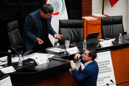 Javier Corral y Ricardo Anaya al finalizar la primera mesa de diálogo en el marco de los foro de discusión y análisis de la Nueva Ley de Telecomunicaciones, el 13 de mayo 2025.