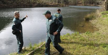 La Guardia Civil en la zona en la que fue hallado el cadáver de Paz Fernández