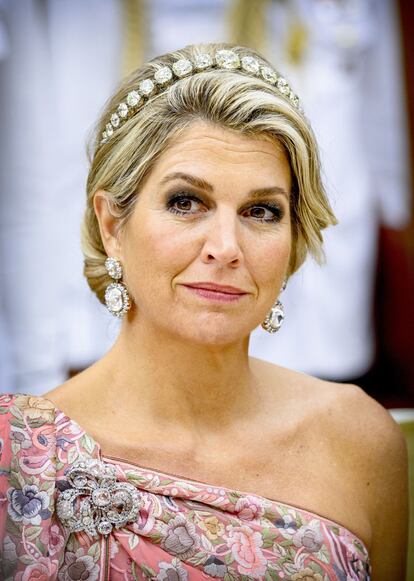 La reina de Holanda con una espectacular diadema de chatones, una de sus favoritas, en el banquete en honor del presidente Ram Nath Kovind, celebrada en Delhi.