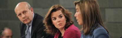 Soraya Sáenz de Santamaría, Ana Mato, José Ignacio Wert, en la rueda de prensa del Consejo de Ministros.