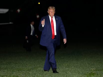 El presidente de Estados Unidos, Donald Trump, llega a la Casa Blanca el 31 de julio después de una visita a Florida.