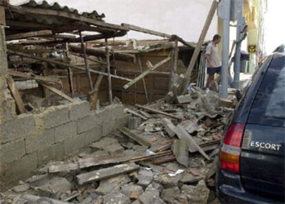 En la imagen, algunos de los daños provocados por <b>tornado en Denia</b>.