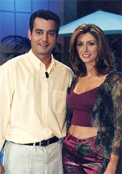 Guillermo Romero y Patricia Betancort, presentadores de <b></b><i>Suena la noche.</i>
