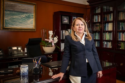 Loretta Ortiz, ministra de la Suprema Corte, en su oficina, en Ciudad de México, el 27 de mayo de 2025.