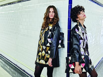 A la izda., chaqueta (1.820 €), falda (1.290 €) y bolso (670 €), todo de LONGCHAMP;
blusa de MARELLA (169 €)
y medias de OYSHO (6,99 €).
A la dcha., abrigo (2.290 €), blusa (250 €) y bolso (620 €) de LONGCHAMP, pendientes
de STELLA MCCARTNEY
(995 €) y medias de CALZEDONIA (6,95 €).
