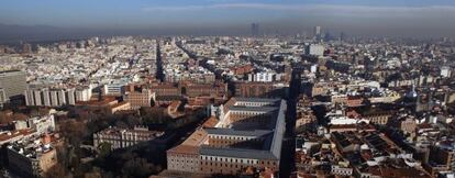 Vista panorámica de Madrid con la 'boina' de contaminación al fondo.