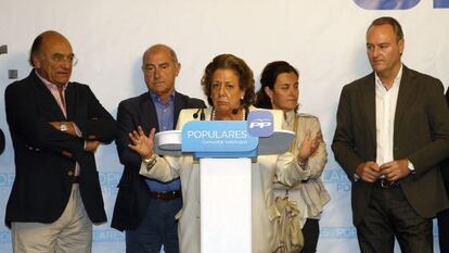 Alberto Fabra (dreta) escolta la declaració de Rita Barberá.