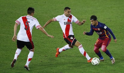 Neymar con Gabriel Mercado y Matias Kranevitter