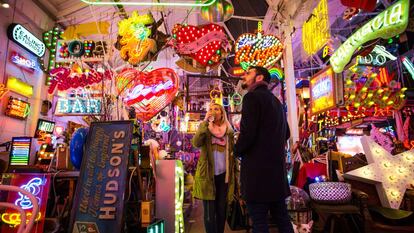 La tienda God’s Own Junkyard (la chatarrería del mismísimo Dios), especializada en neones, se encuentra en el barrio londinense de Walthamstow.