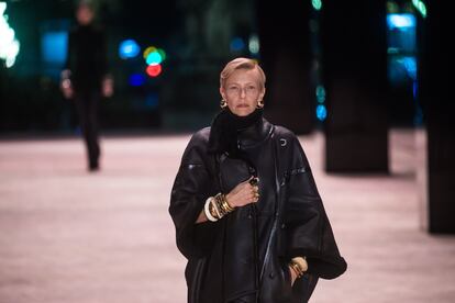 Momento del desfile de Saint Laurent celebrado el 1 de marzo de 2022 en París.