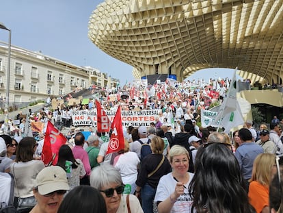 Manifestación de Marea Blanca, este domingo en Sevilla.