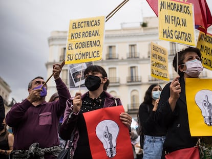 Manifestación contra la subida de la luz en la Puerta del Sol de Madrid, el 5 de junio.