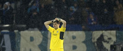 Casillas en el partido contra el Vitoria Guimarães.