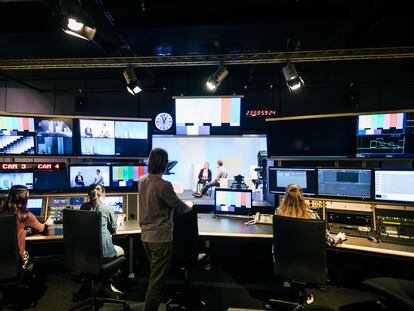 Estudio de realización de un plató de televisión.