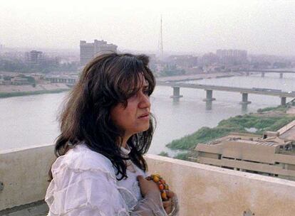 Aseel Adel, la Ahlaam que da nombre al filme, con Bagdad al fondo.
