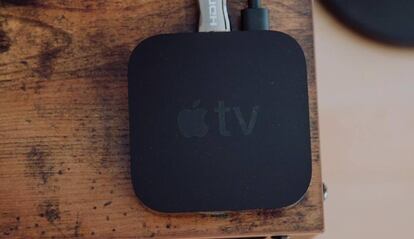 Reproductor Apple TV mesa