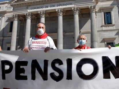 Concentración del Movimiento de Pensionistas de País Vasco y Navarra, en noviembre de 2020, ante el Congreso de los Diputados.