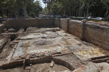 El mosaic del 1888 aparegut després d'excavar.