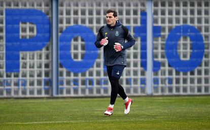 Iker Casillas durante un entrenamiento con el Oporto.