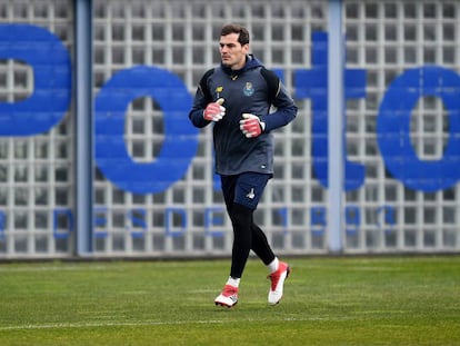 Iker Casillas durante un entrenamiento con el Oporto.