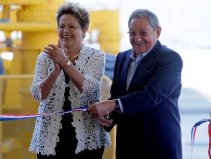 Dilma Rousseff e Raul Castro na inauguração do porto Mariel.