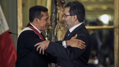 President Humala (left) embraces his new prime minister, Juan Jiménez Mayor, on Monday.