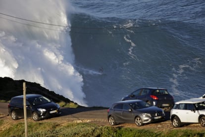 Las olas en Nazaré pueden superar los 30 metros.