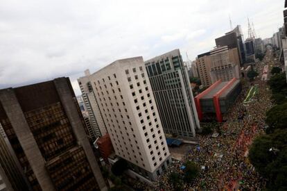 Multidão tomou a Av. Paulista em ato contra Dilma neste domingo.