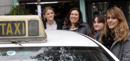 Parte del grupo de mujeres taxistas que reclamó cambios en la ordenanza.