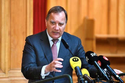 El socialdemócrata Stefan Lofven ofrece una rueda de prensa después de participar en una sesión en el Parlamento sueco en Estocolmo, el pasado 29 de junio.