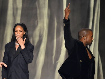 Kanye West (casi) la lía otra vez en los Grammy