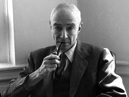 J. Robert Oppenheimer 1904 - 1967. American theoretical physicist and professor of physics at the University of California, Berkeley. He is best known for his role as the scientific director of the Manhattan Project,  the World War I project that developed the first nuclear weapons. (Photo by: Photo 12/Universal Images Group via Getty Images)