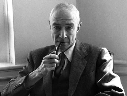 J. Robert Oppenheimer 1904 - 1967. American theoretical physicist and professor of physics at the University of California, Berkeley. He is best known for his role as the scientific director of the Manhattan Project,  the World War I project that developed the first nuclear weapons. (Photo by: Photo 12/Universal Images Group via Getty Images)