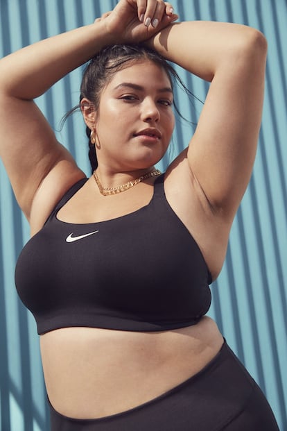 La modelo Vanessa Romo posando para Nike.