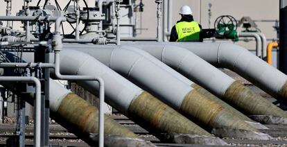 Un operario en las instalaciones del Nord Stream 1.