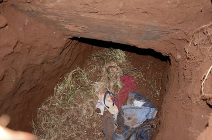 El túnel en la prisión de Pedro Juan Caballero, en Paraguay, por el que escaparon los internos.