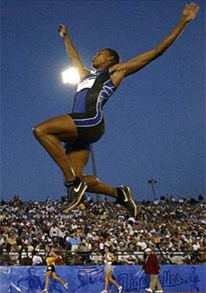 Marion Jones ha superado las eliminatorias de longitud con un salto de 6,39 metros.